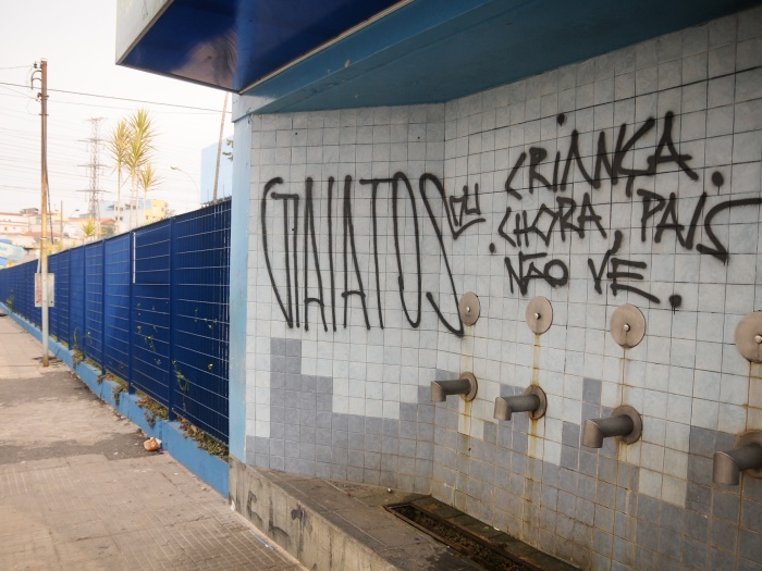 aluno-atira-professora-G